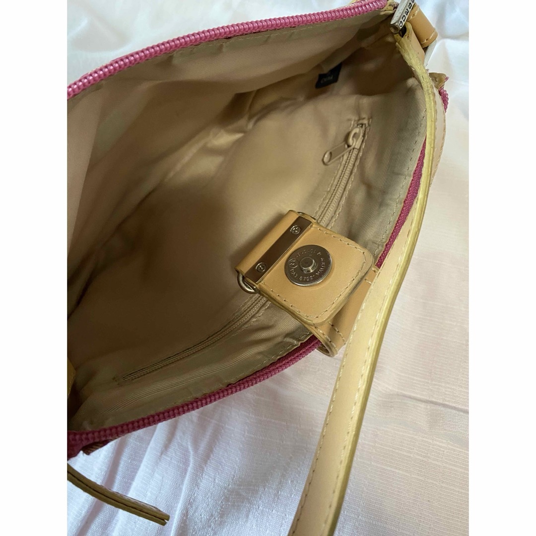 GUESS(ゲス)のVintage guess pink shoulder bag レディースのバッグ(ショルダーバッグ)の商品写真