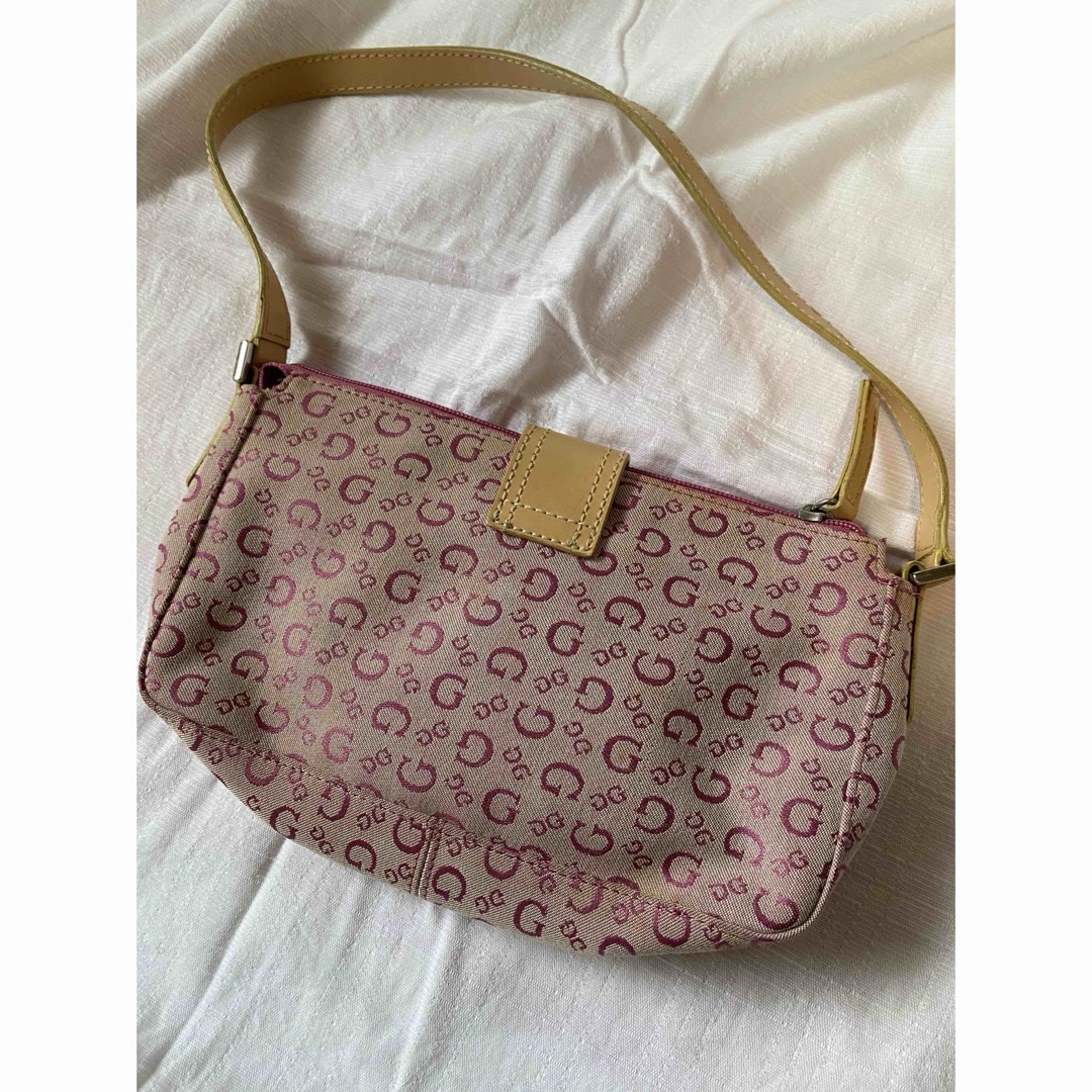 GUESS(ゲス)のVintage guess pink shoulder bag レディースのバッグ(ショルダーバッグ)の商品写真