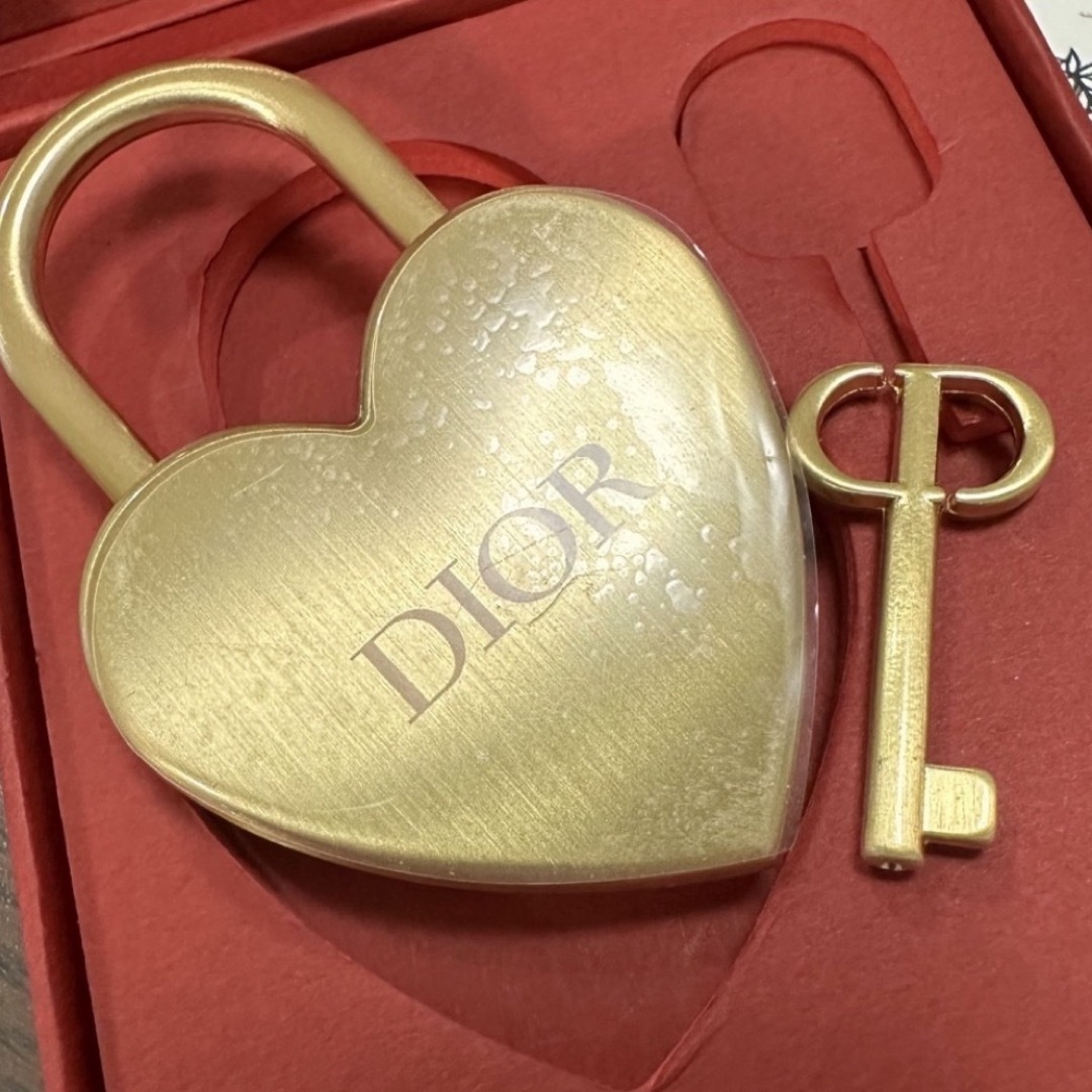 Christian Dior(クリスチャンディオール)のDIOR 2023AW❤️ バレンタイン限定 南京錠  カデナ レディースのファッション小物(キーホルダー)の商品写真