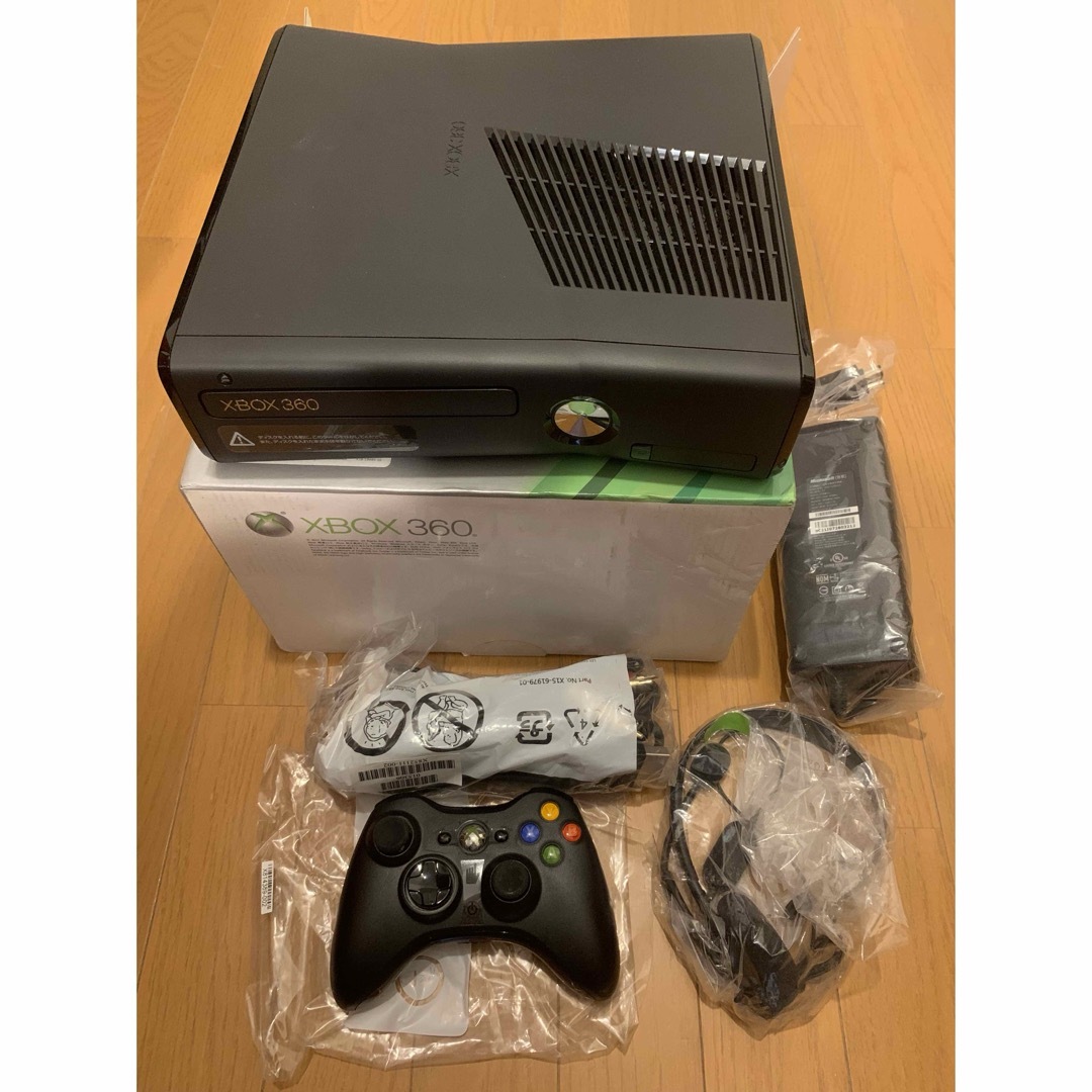 Xbox360(エックスボックス360)のマイクロソフト XBOX360 250GB  バリューパック エンタメ/ホビーのゲームソフト/ゲーム機本体(家庭用ゲーム機本体)の商品写真