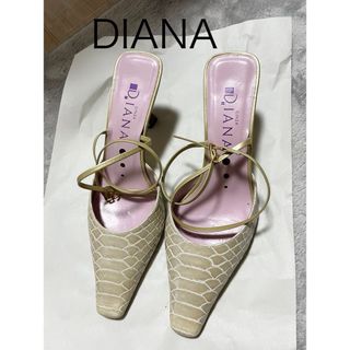 ダイアナ(DIANA)の美品　DIANA ダイアナ　ヒール　型押し　ベージュ　レザー　22.0(ハイヒール/パンプス)