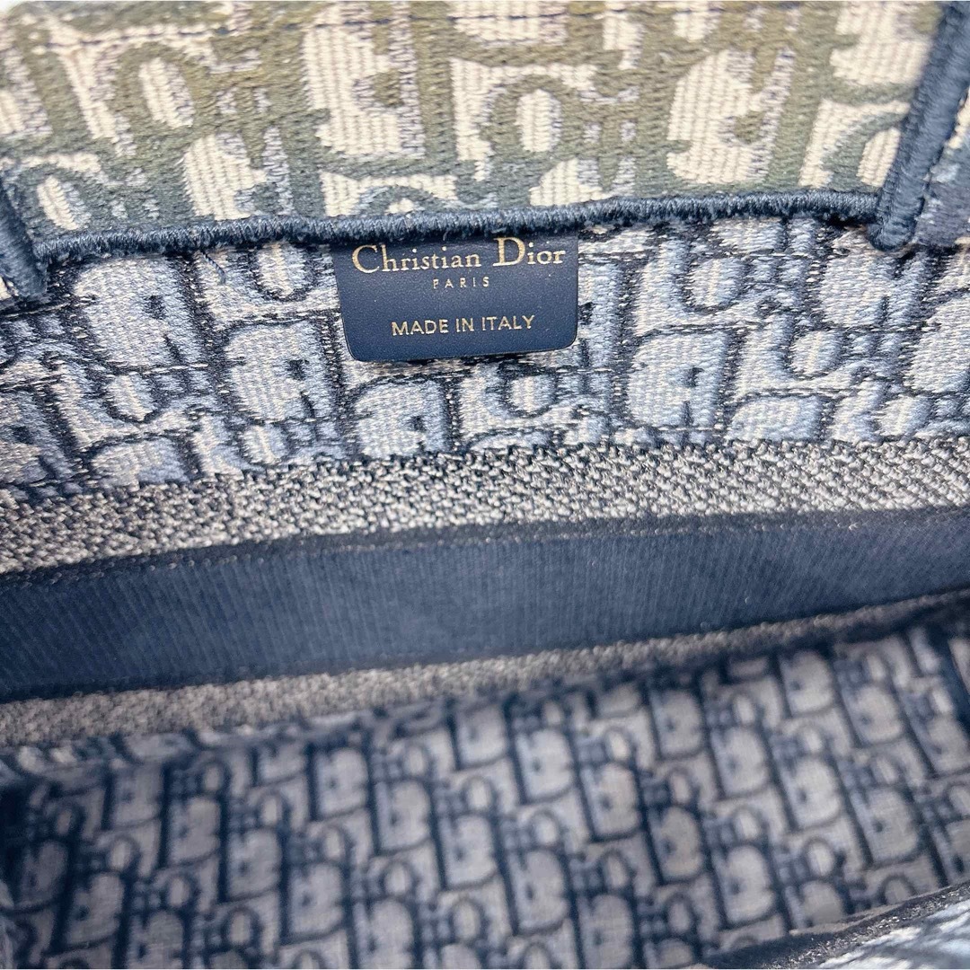 Christian Dior(クリスチャンディオール)の【国内正規品】Dior ディオール ブックトート ミディアム トートバッグ  レディースのバッグ(ハンドバッグ)の商品写真