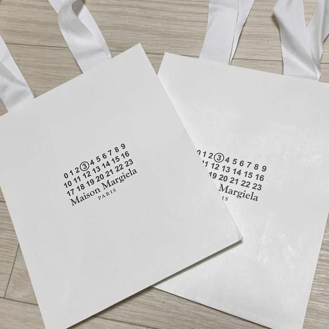 Maison Martin Margiela(マルタンマルジェラ)のメゾンマルジェラ ブランド手提げ紙袋 2点セット レディースのバッグ(ショップ袋)の商品写真