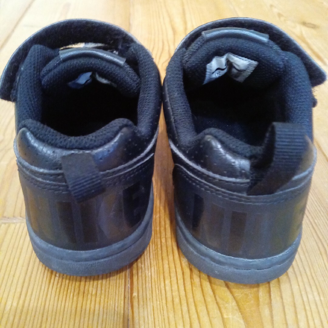 NIKE(ナイキ)のNIKE コートバーロウ ブラック 17cm キッズ/ベビー/マタニティのベビー靴/シューズ(~14cm)(スニーカー)の商品写真