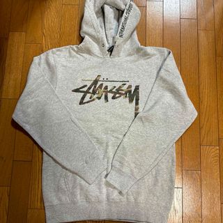 ステューシー(STUSSY)のステューシー　パーカー　カモフラ　未使用(パーカー)