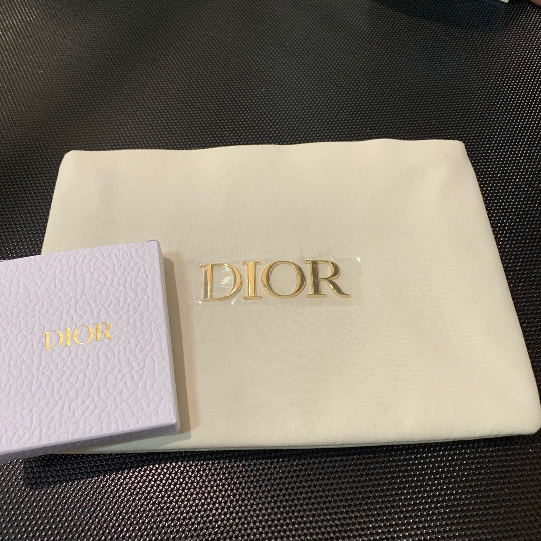 Dior(ディオール)のDior ノベルティ　ポーチ　ウェルカムギフト コスメ/美容のコスメ/美容 その他(その他)の商品写真