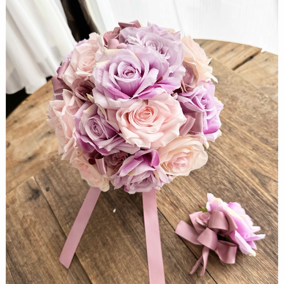 紫×ピンクラウンドブーケ☆ブートニア ハンドメイドのウェディング(ブーケ)の商品写真