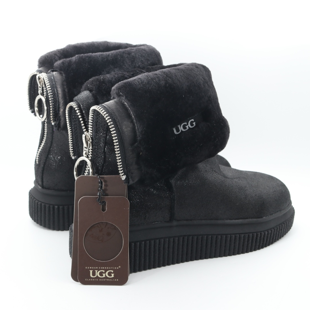 UGG(アグ)の【未使用品】UGG クラシック 23.5cm ブーツ レディースの靴/シューズ(ブーツ)の商品写真