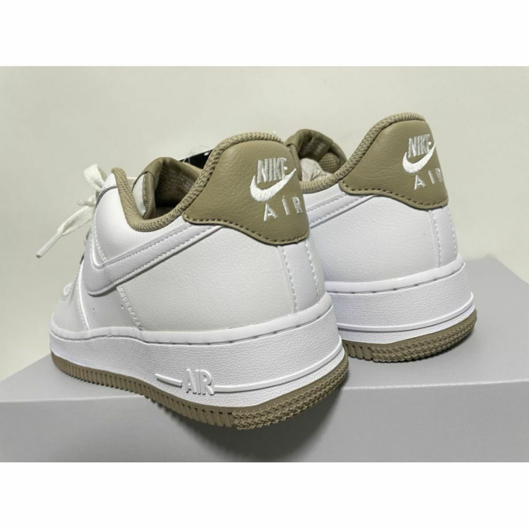 NIKE(ナイキ)の【新品】27.5㎝　NIKE AIR FORCE 1 ’07 ホワイト/カーキ メンズの靴/シューズ(スニーカー)の商品写真