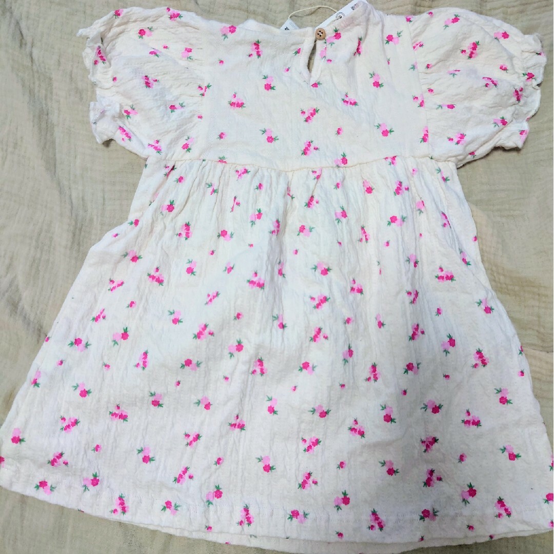 ZARA KIDS(ザラキッズ)の未使用✦【ZARAキッズ】コットン花柄ワンピース キッズ/ベビー/マタニティのキッズ服女の子用(90cm~)(ワンピース)の商品写真