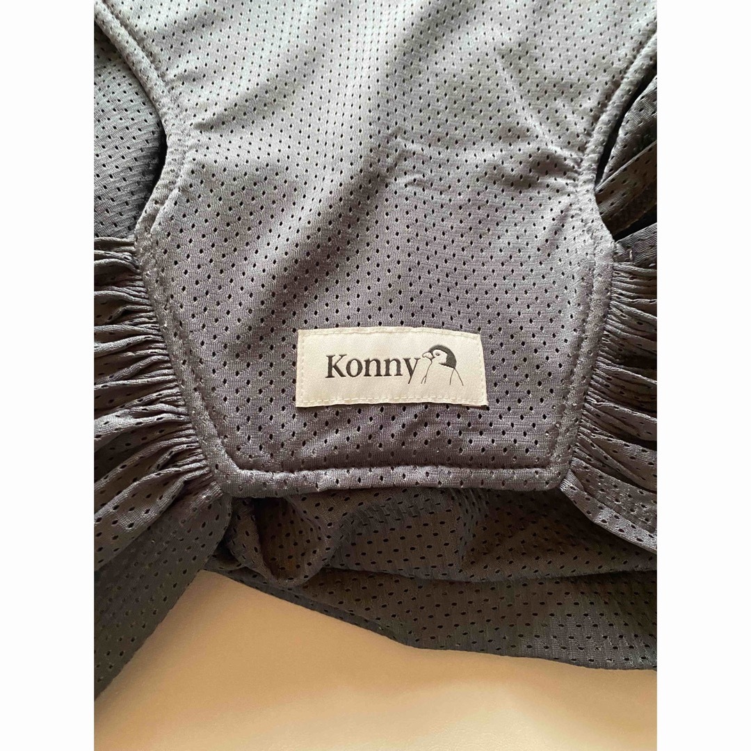 Konny(コニー)のコニー抱っこ紐 Sサイズ ネイビー キッズ/ベビー/マタニティの外出/移動用品(抱っこひも/おんぶひも)の商品写真