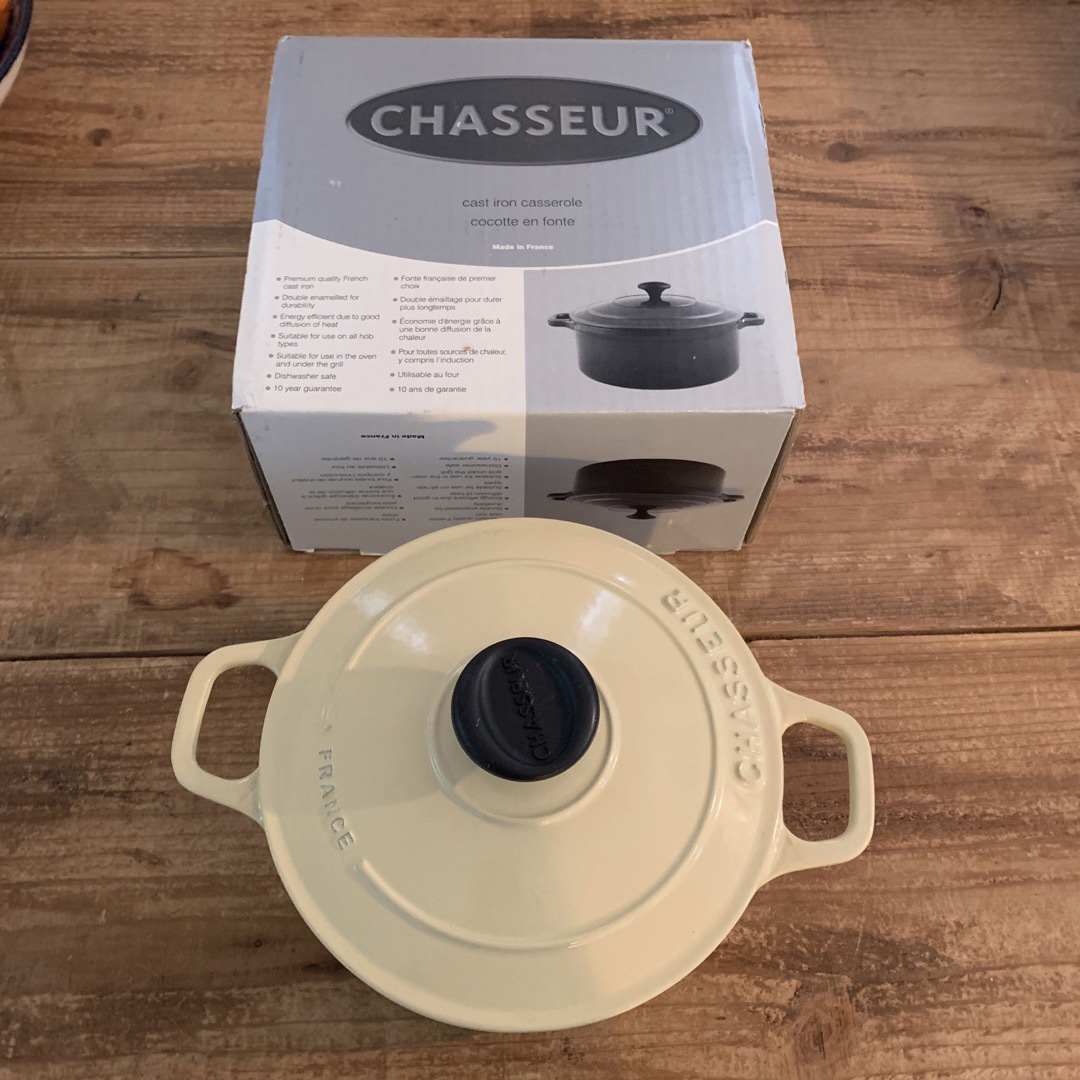 LE CREUSET(ルクルーゼ)のシャスール　鍋  18cm ココット CHASSEUR 琺瑯 インテリア/住まい/日用品のキッチン/食器(鍋/フライパン)の商品写真