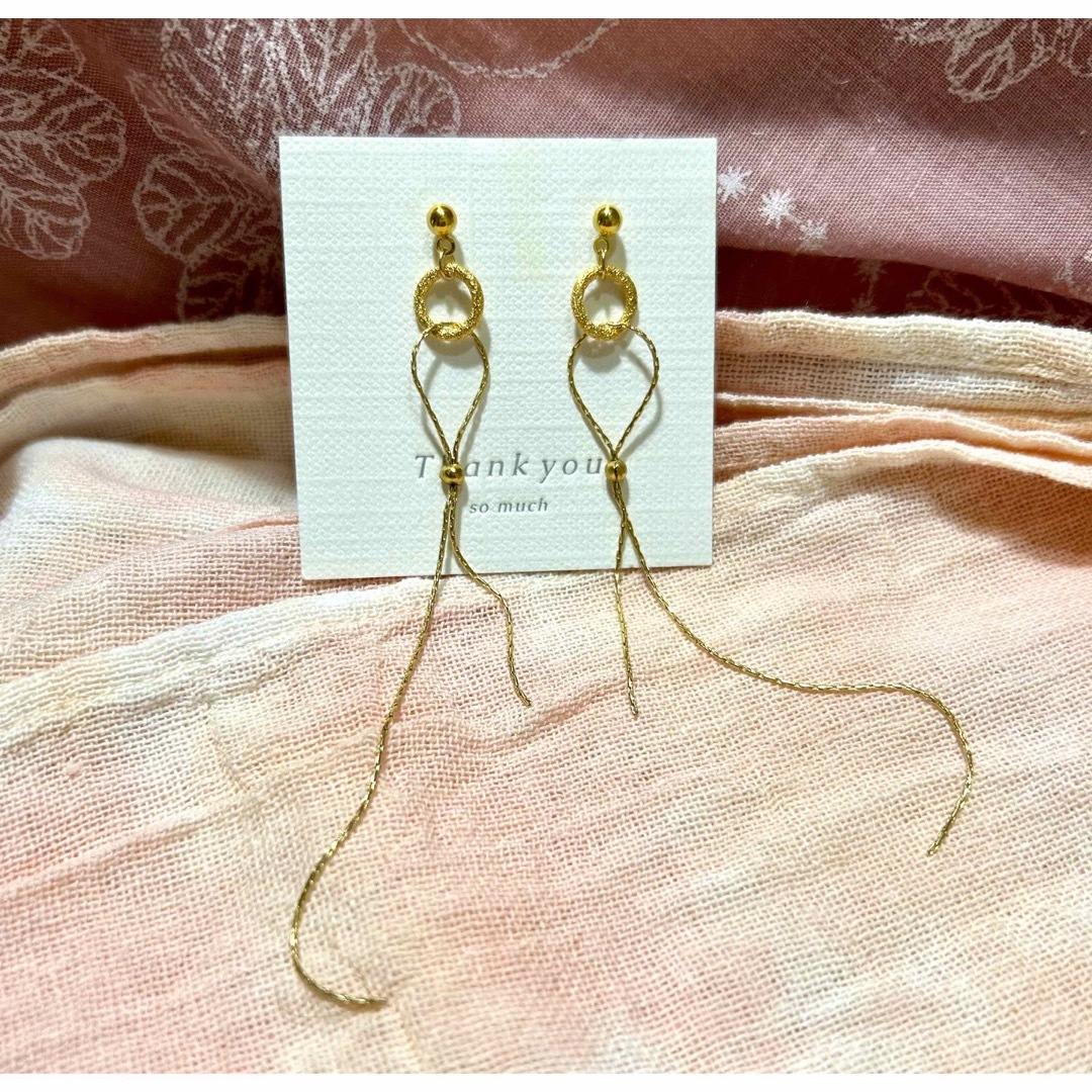 «198»ゴールドチェーン耳飾り(イアリング変更可能) ハンドメイドのアクセサリー(ピアス)の商品写真