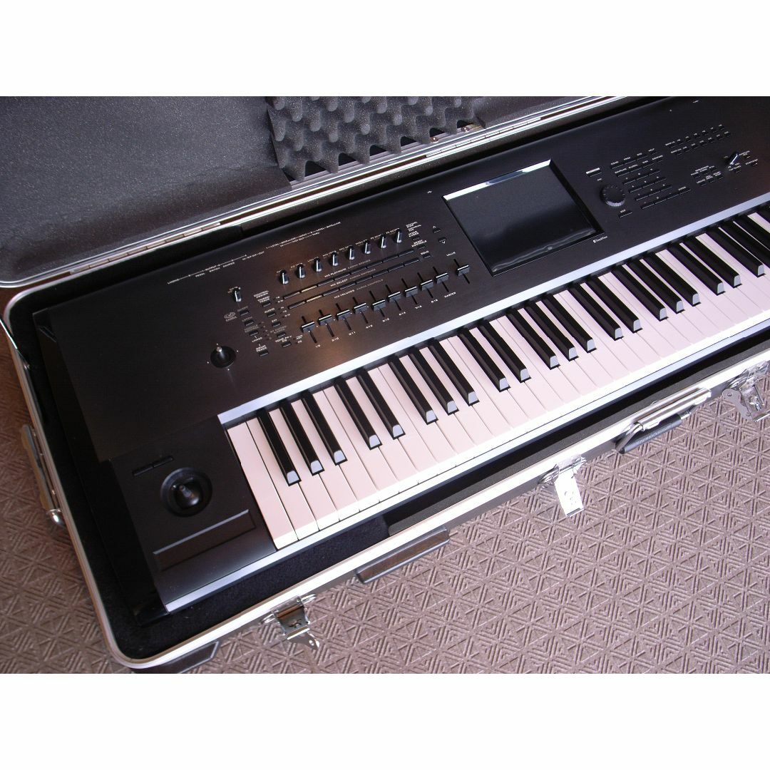 KORG(コルグ)のKORG KRONOS 73 楽器の鍵盤楽器(キーボード/シンセサイザー)の商品写真