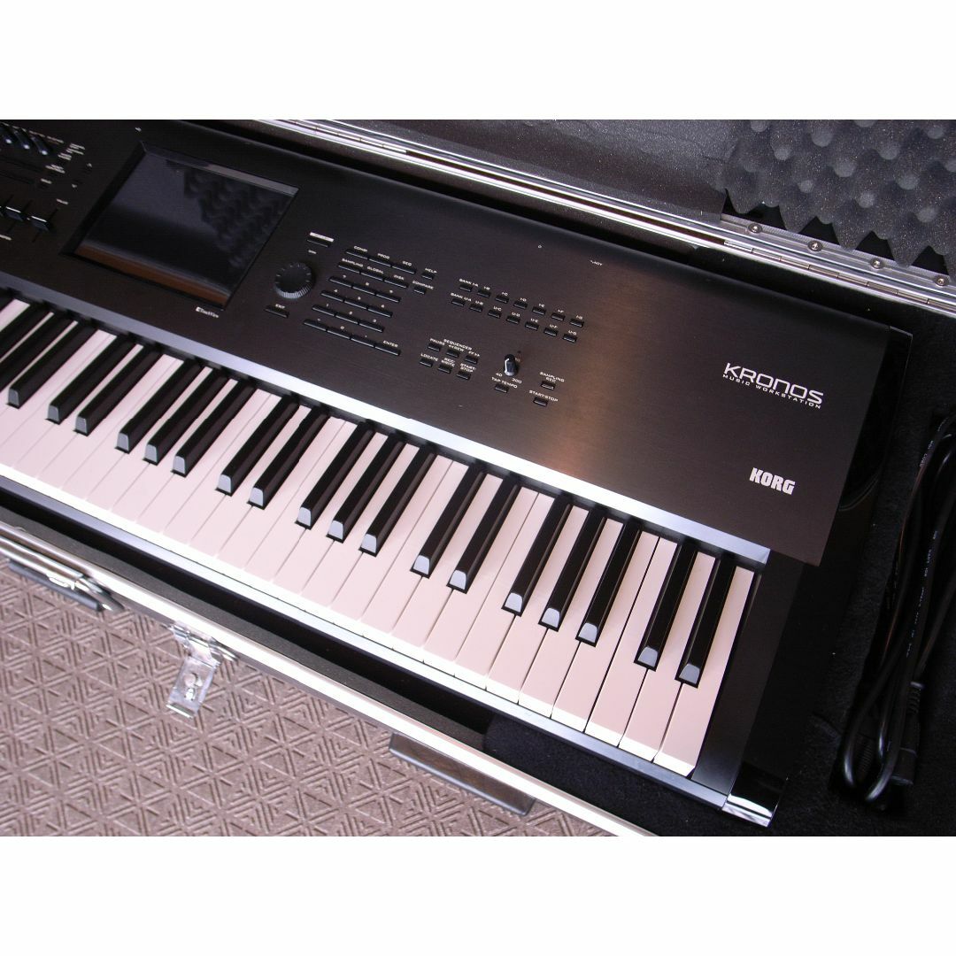 KORG(コルグ)のKORG KRONOS 73 楽器の鍵盤楽器(キーボード/シンセサイザー)の商品写真