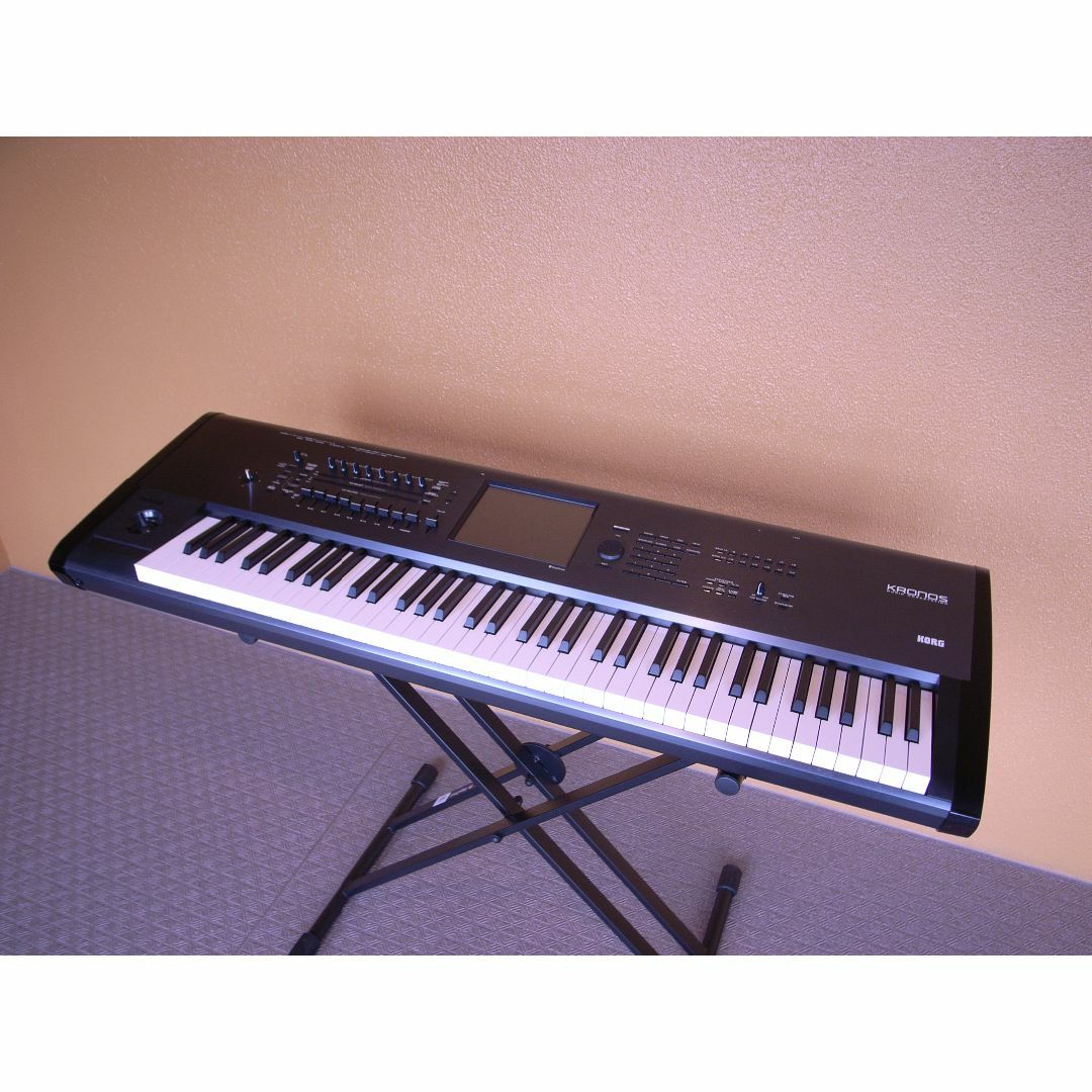 KORG(コルグ)のKORG KRONOS 73 楽器の鍵盤楽器(キーボード/シンセサイザー)の商品写真