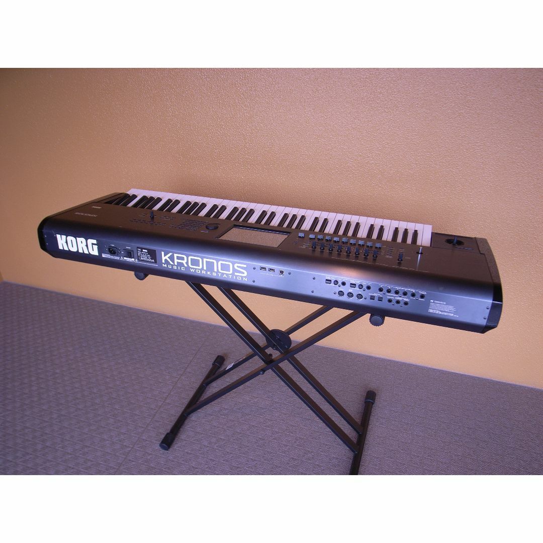 KORG(コルグ)のKORG KRONOS 73 楽器の鍵盤楽器(キーボード/シンセサイザー)の商品写真