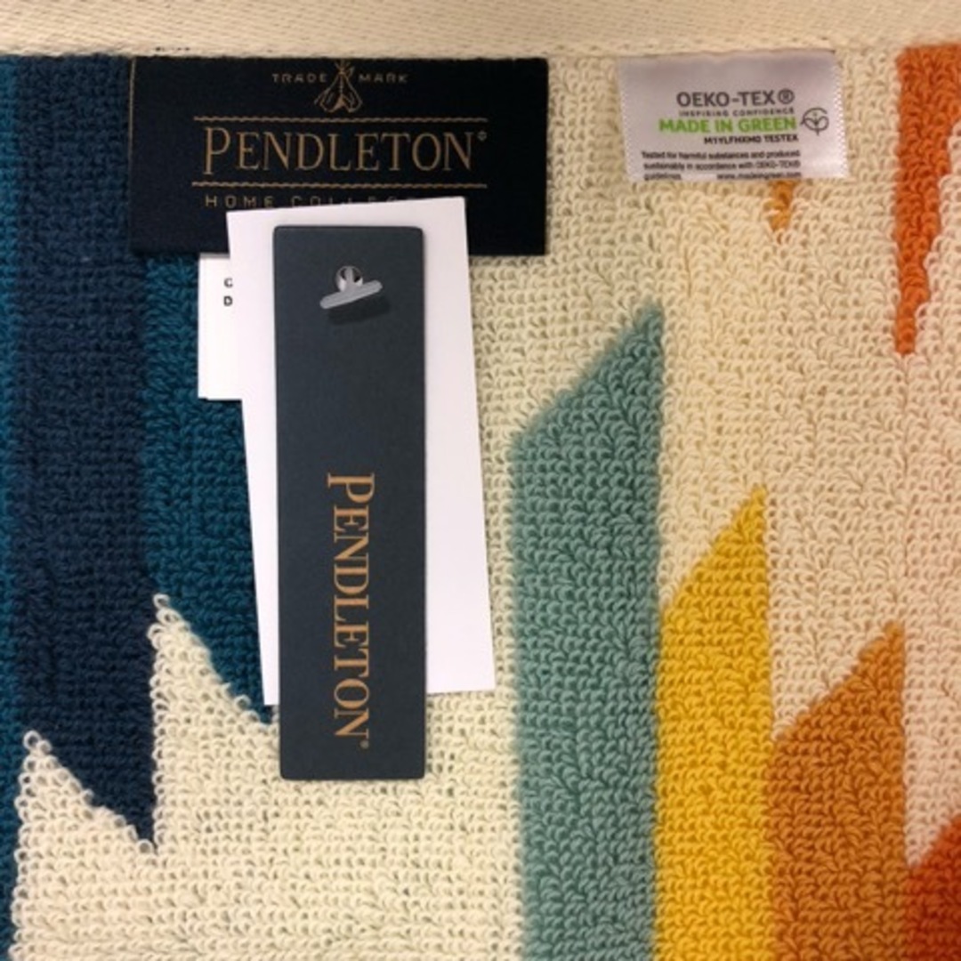 PENDLETON(ペンドルトン)のペンドルトン PENDLETON XB233-54663 タオルケット 総柄 白 インテリア/住まい/日用品の寝具(その他)の商品写真