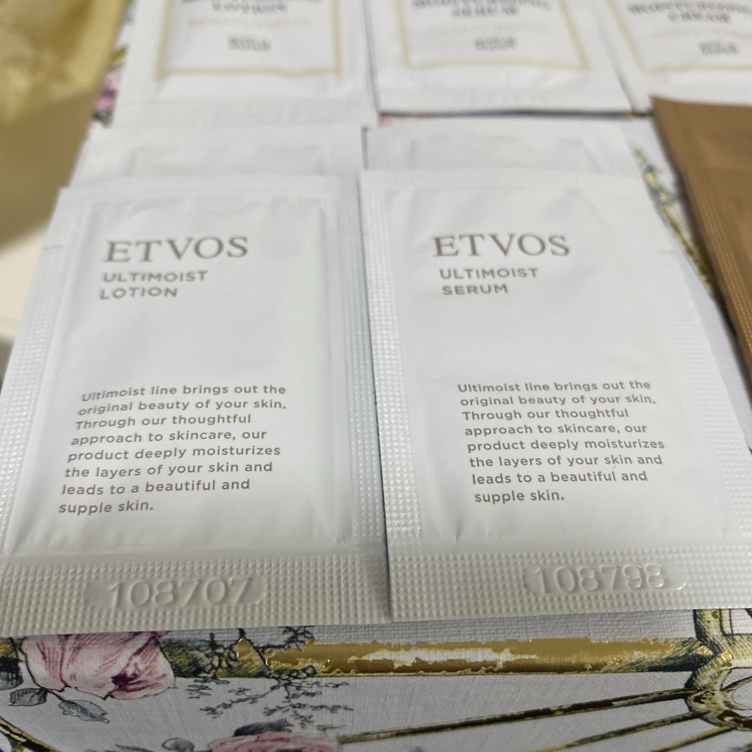 ETVOS(エトヴォス)のETVOS  エトヴォス　サンプルセット　14点 コスメ/美容のキット/セット(サンプル/トライアルキット)の商品写真