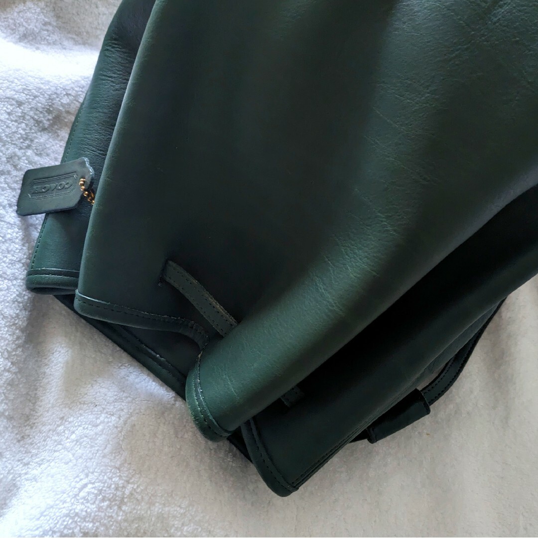 COACH(コーチ)の希少カラー　コーチ　アメリカ製オールドコーチショルダーバッグ　緑　巾着　バケツ レディースのバッグ(ショルダーバッグ)の商品写真