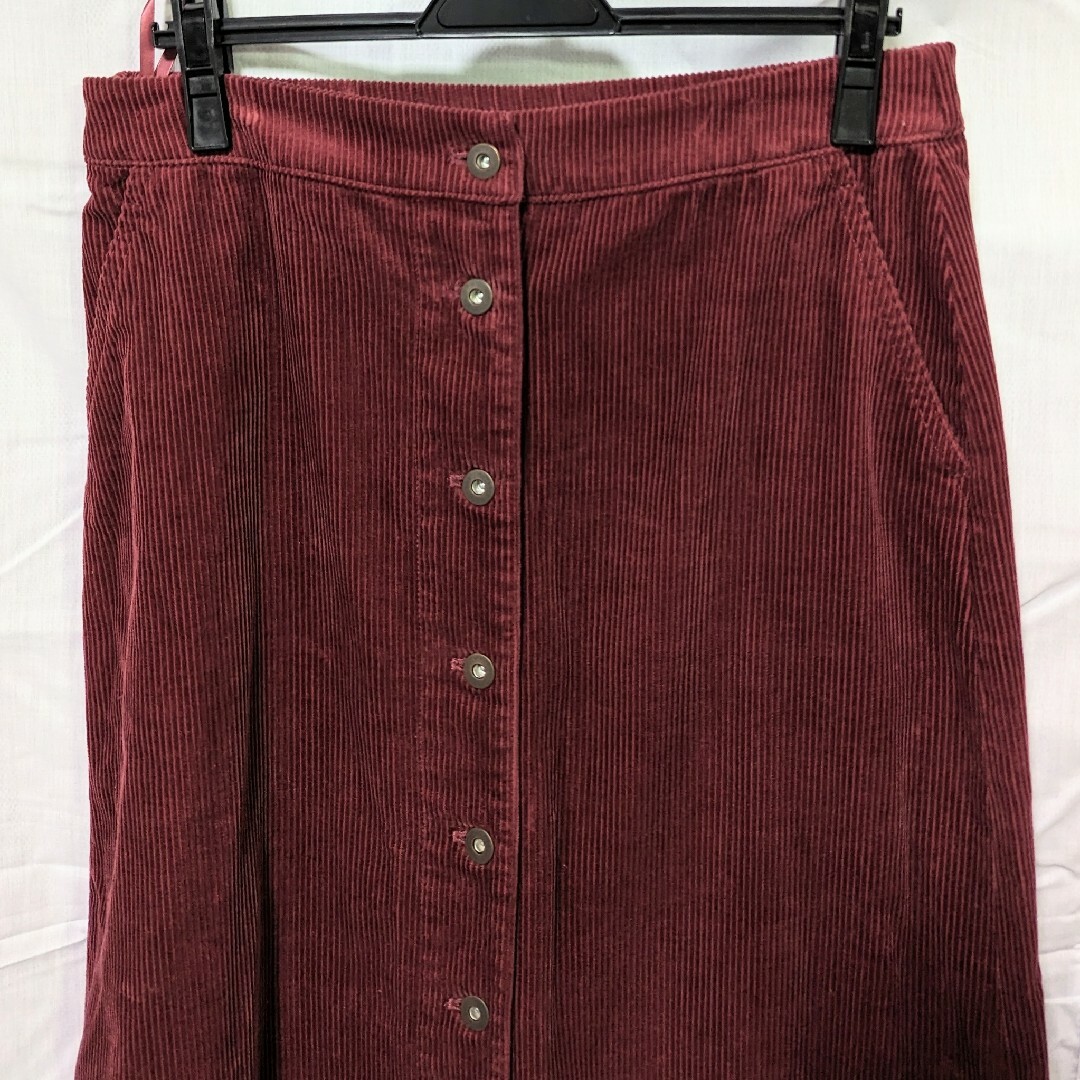 UNIQLO(ユニクロ)の新品 未使用 ユニクロ コーデュロイフロントボタンスカート XL レッド レディースのスカート(ひざ丈スカート)の商品写真