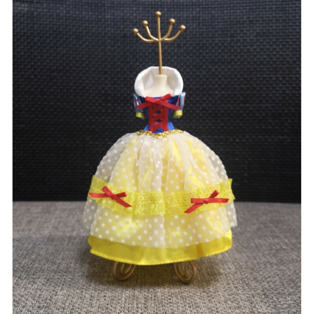 Disney(ディズニー)のジュエリースタンド　プリンセス　白雪姫　ディズニーストア エンタメ/ホビーのおもちゃ/ぬいぐるみ(キャラクターグッズ)の商品写真