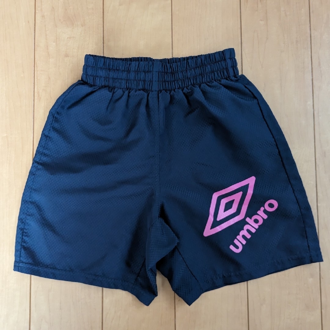 UMBRO(アンブロ)のUMBRO ショートパンツ 110 男女兼用 紺色 キッズ スポーツ/アウトドアのサッカー/フットサル(ウェア)の商品写真