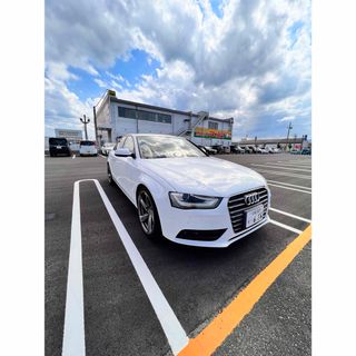 アウディ　a4 2.0TFSI 後期型！(車体)