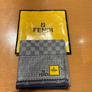 フェンディ(FENDI)のFENDIハンカチグレー(ハンカチ/ポケットチーフ)