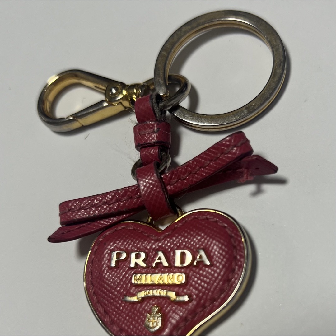 PRADA(プラダ)のプラダ ハート サフィアーノ キーホルダー キーリング レディースのファッション小物(キーホルダー)の商品写真