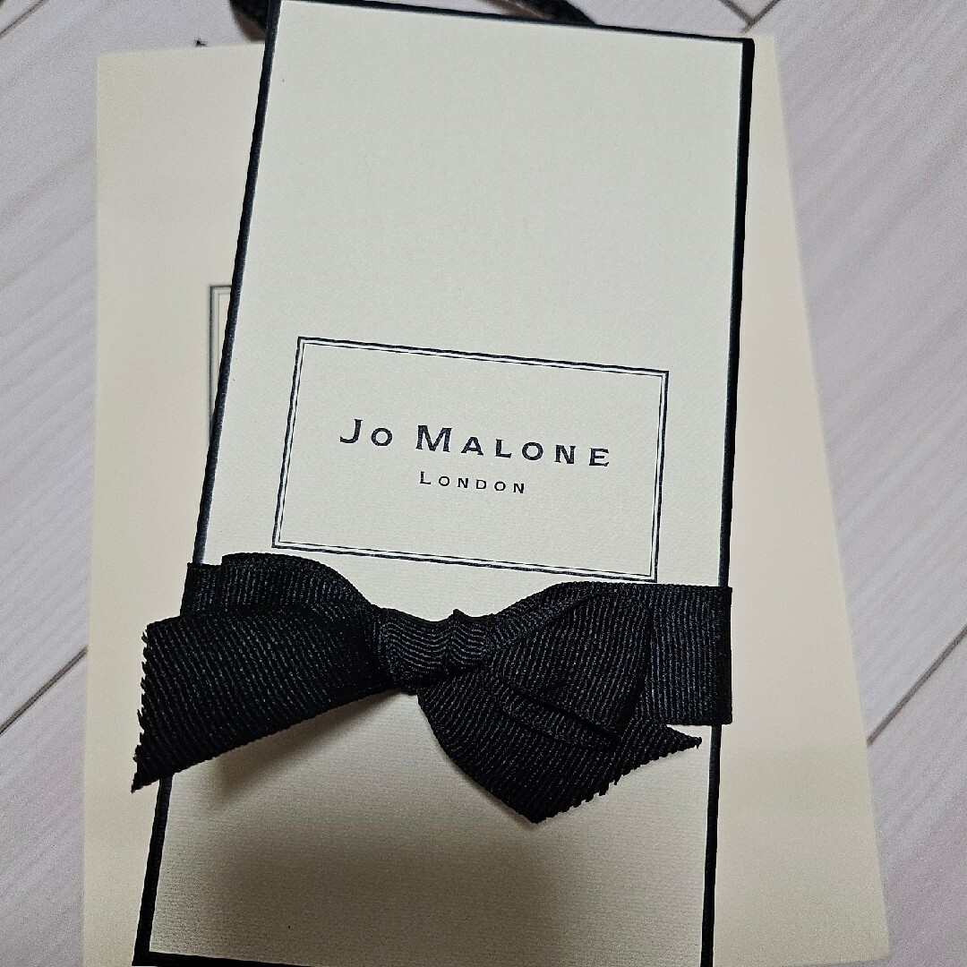 Jo Malone(ジョーマローン)のJOMALONE ポメグラネート ノアール ボディ&ハンドローション250m コスメ/美容のボディケア(ボディローション/ミルク)の商品写真