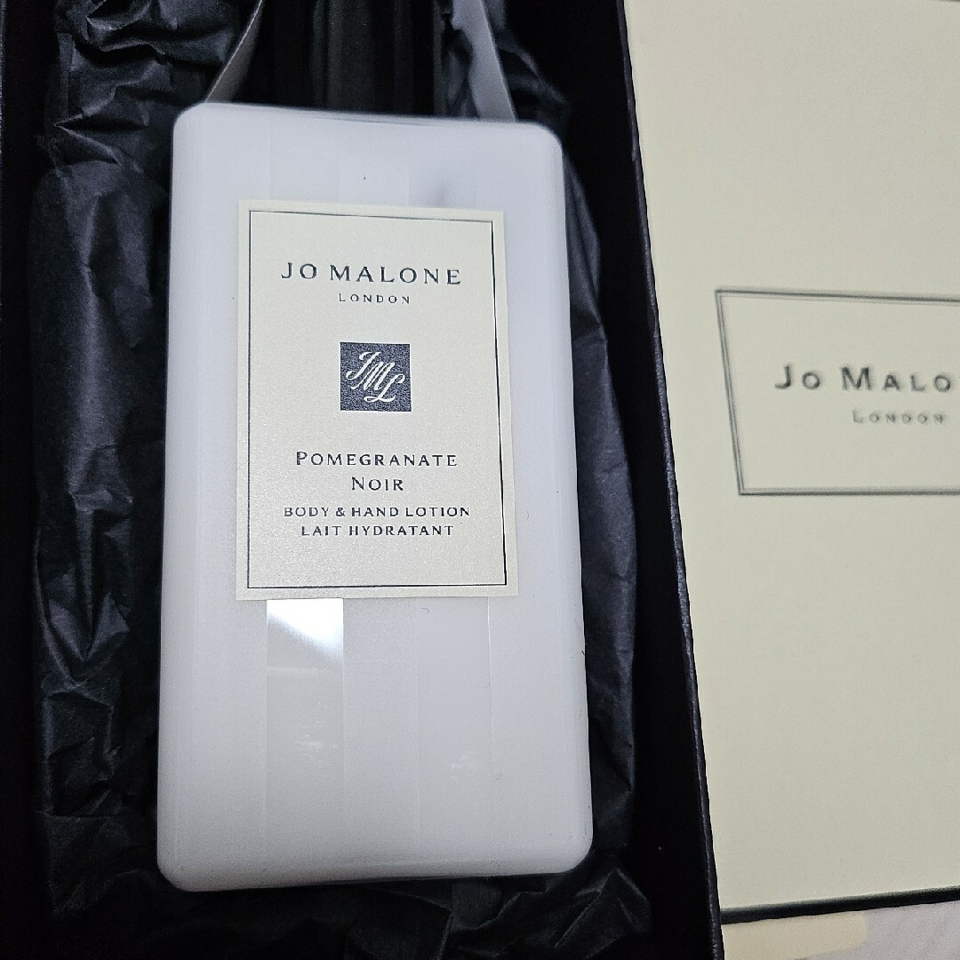 Jo Malone(ジョーマローン)のJOMALONE ポメグラネート ノアール ボディ&ハンドローション250m コスメ/美容のボディケア(ボディローション/ミルク)の商品写真