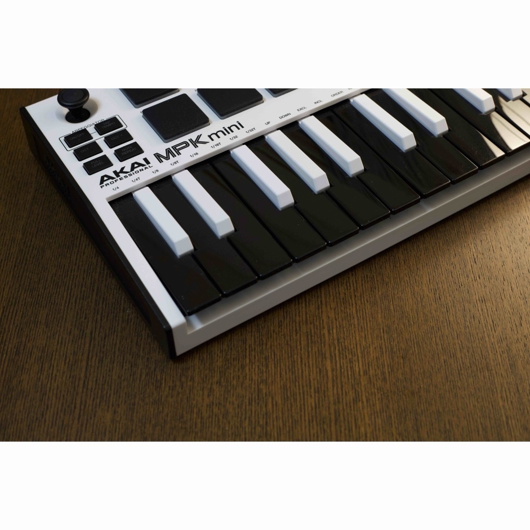 AKAI 25鍵 USB MIDI キーボードコントローラー MPK mini  楽器のDTM/DAW(その他)の商品写真