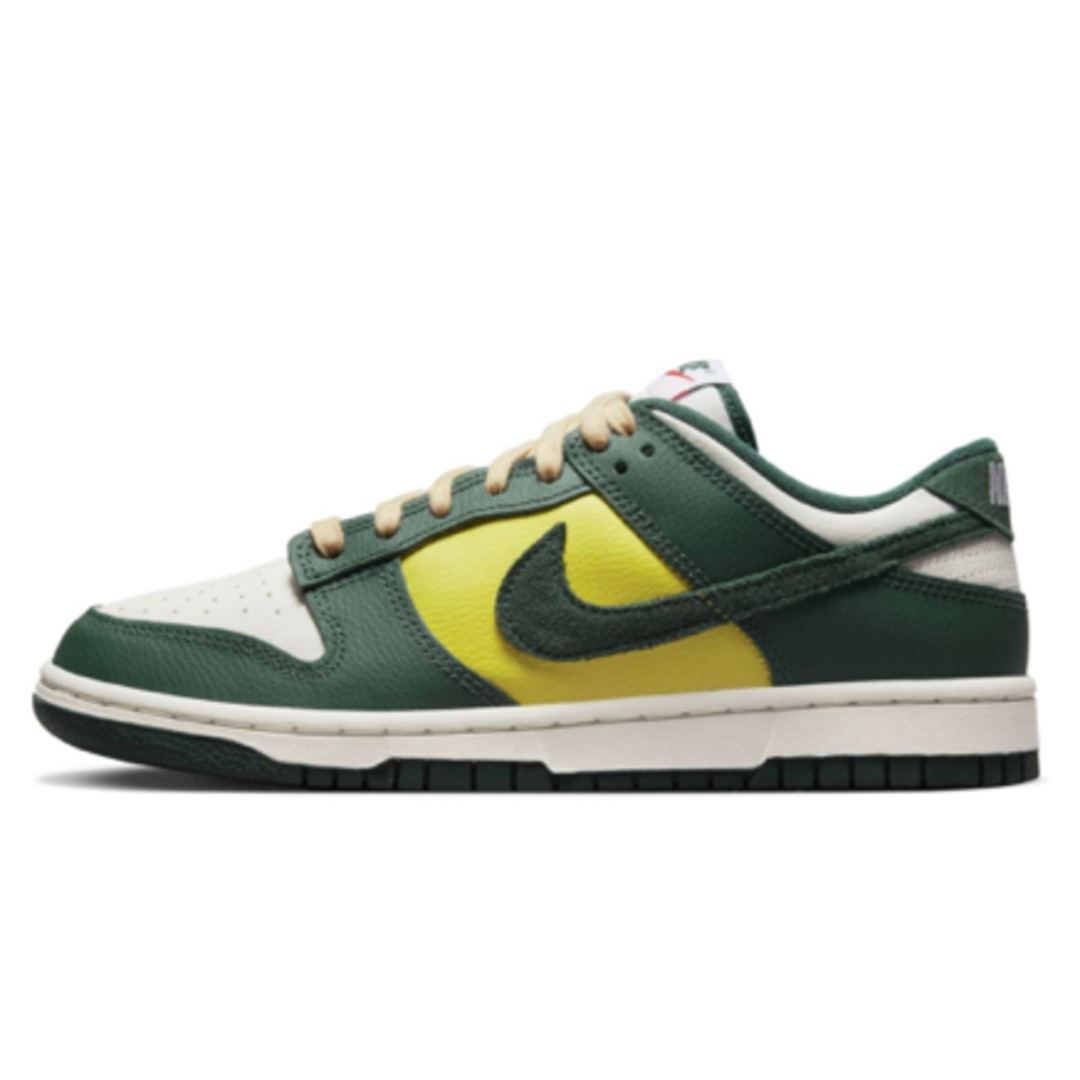 NIKE(ナイキ)の新品　NIKE DUNK LOW SE ナイキ　ダンク　Noble Green メンズの靴/シューズ(スニーカー)の商品写真