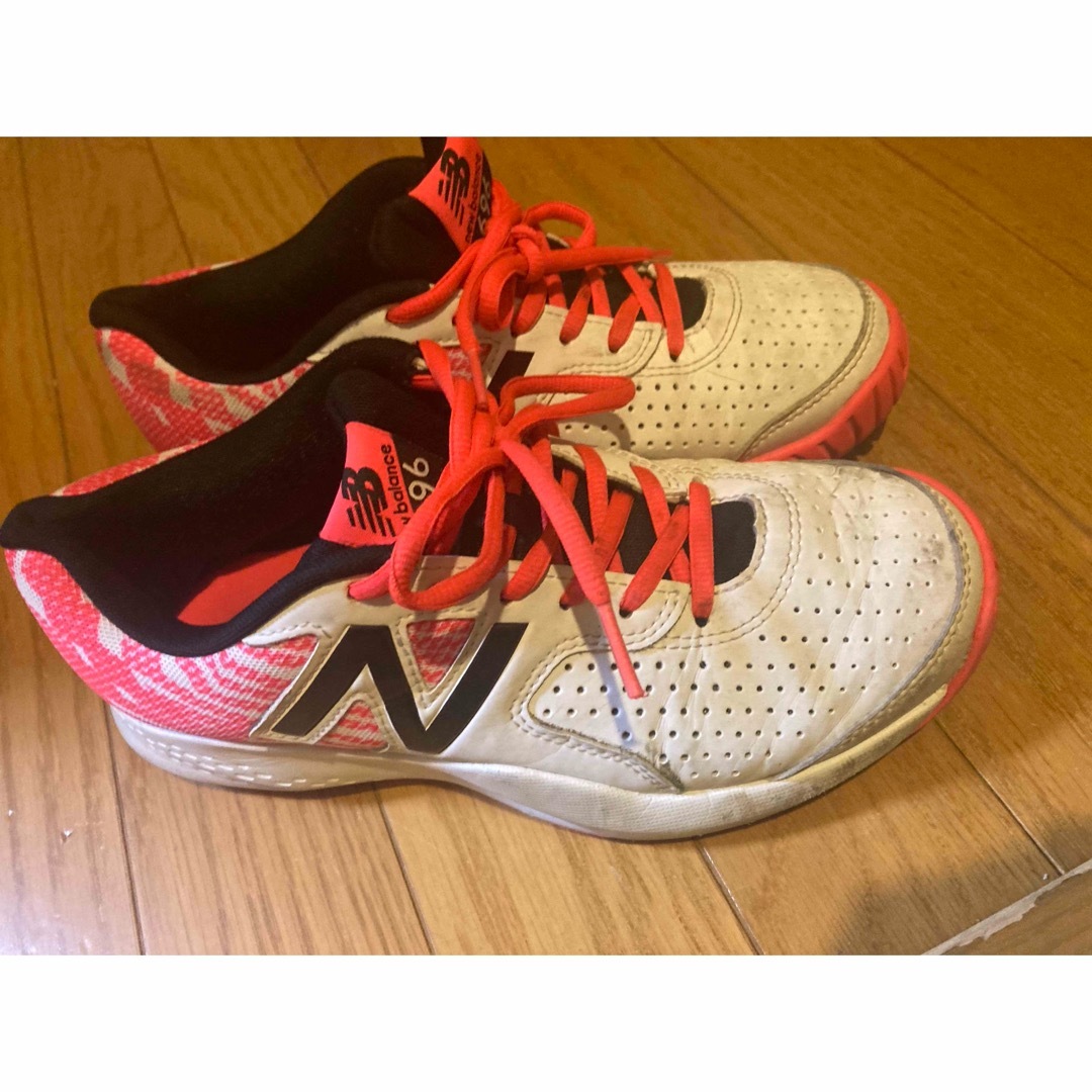 New Balance(ニューバランス)のニューバランス696 テニスシューズ 24cm スポーツ/アウトドアのテニス(シューズ)の商品写真