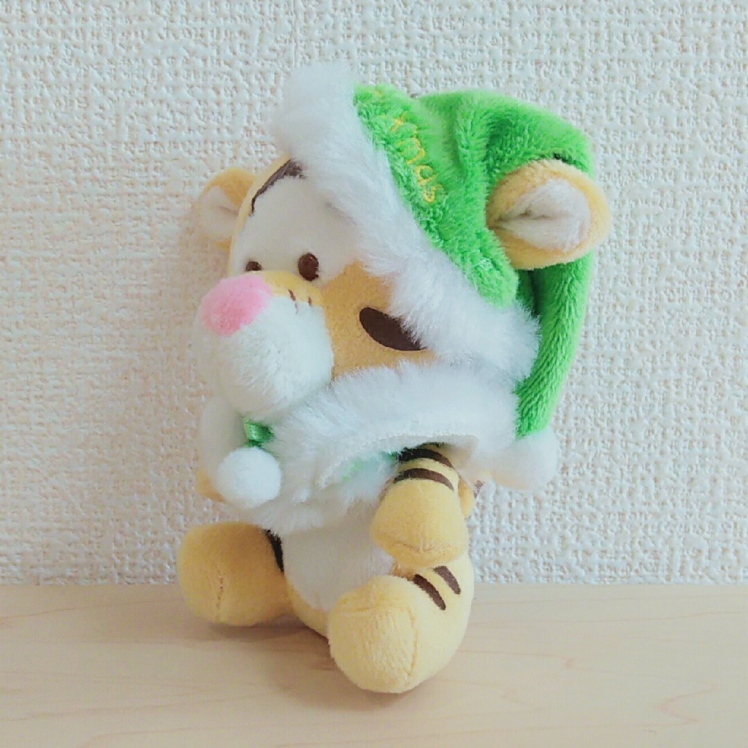 くまのプーさん(クマノプーサン)のティガー クリスマス ぬいぐるみキーホルダー キーチェーン ボールチェーン エンタメ/ホビーのおもちゃ/ぬいぐるみ(ぬいぐるみ)の商品写真