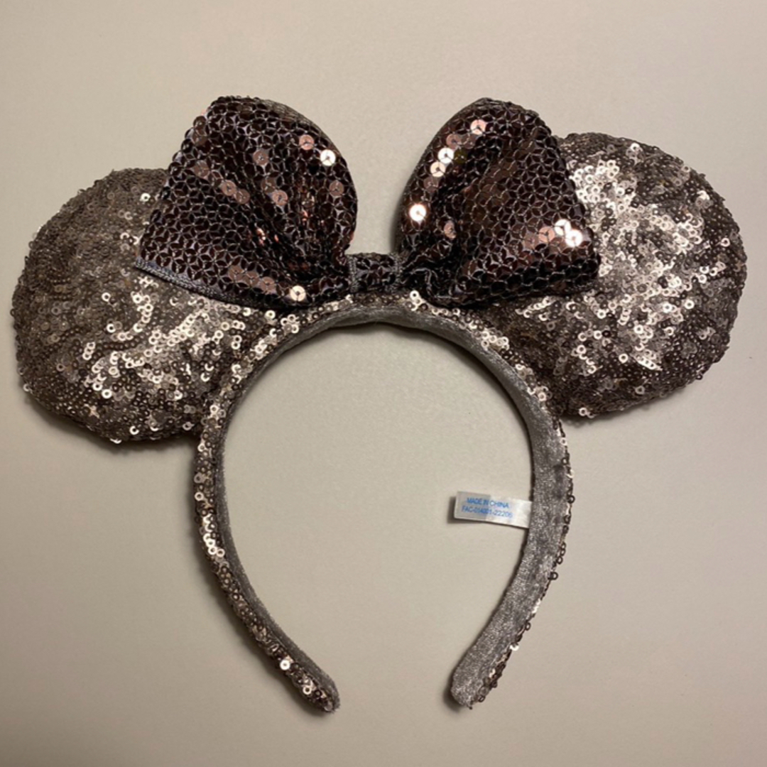 Disney(ディズニー)のディズニー　ミニーマウス　カチューシャ　スパンコール レディースのヘアアクセサリー(カチューシャ)の商品写真