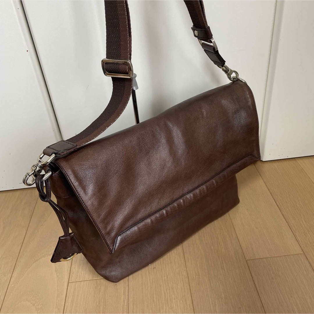 aniary(アニアリ)のアニアリ Aniary アンティクレザーメッセンジャーバッグ中古 ブラウン メンズのバッグ(ショルダーバッグ)の商品写真