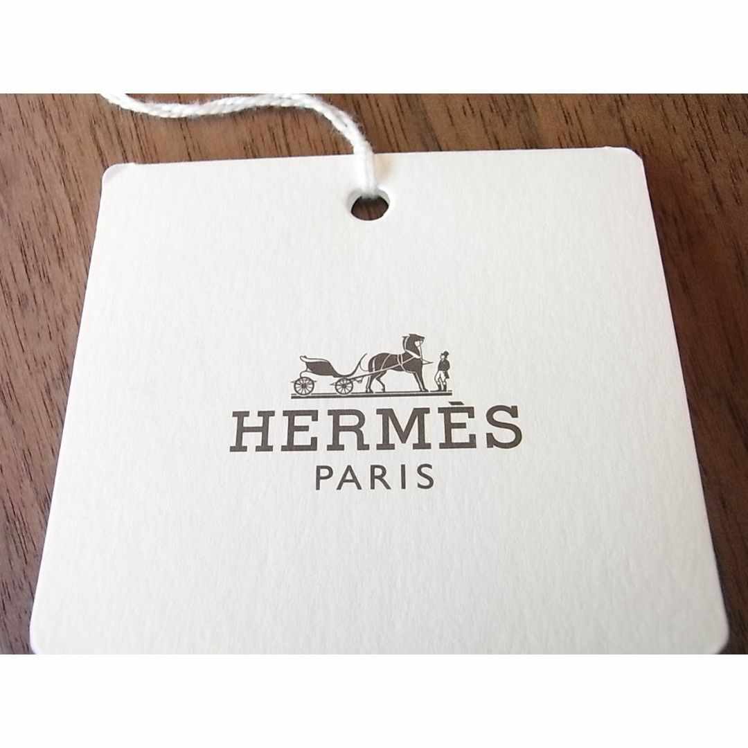 Hermes(エルメス)のsize44☆未使用☆エルメス  半袖カットソー ダーツ 羽 ユニセックス レディースのトップス(カットソー(半袖/袖なし))の商品写真