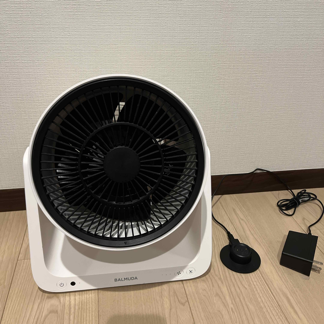 BALMUDA(バルミューダ)のBALMUDA GreenFan C2 Battety&Dock付き　ジャンク品 スマホ/家電/カメラの冷暖房/空調(サーキュレーター)の商品写真