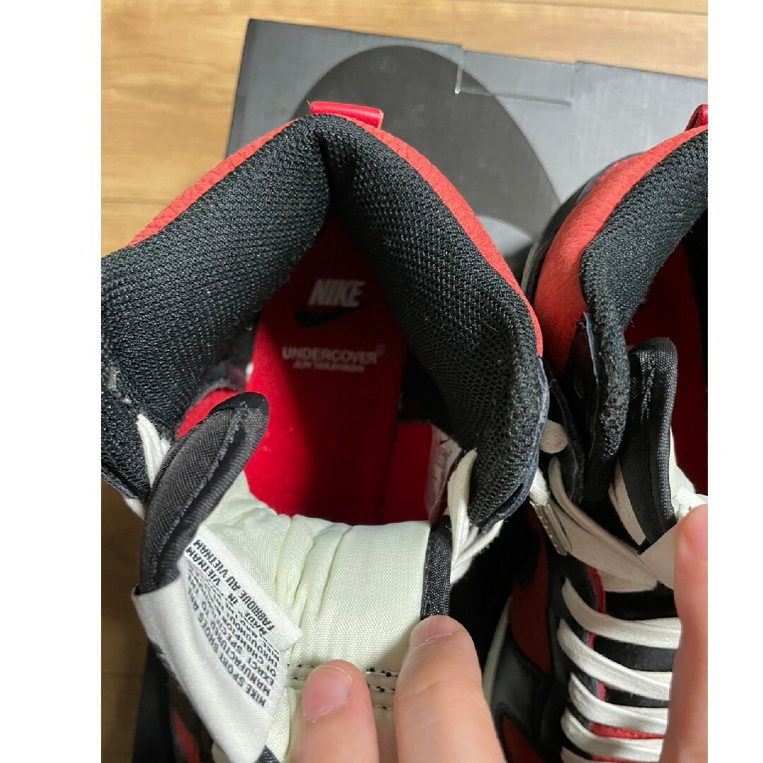 NIKE(ナイキ)のUNDERCOVER × Nike Dunk High "UBA" 赤黒 27㌢ メンズの靴/シューズ(スニーカー)の商品写真