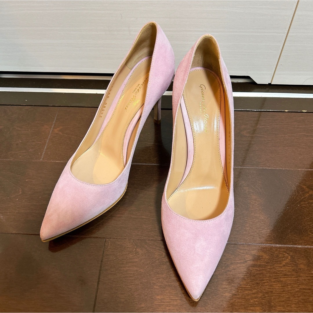 Gianvito Rossi(ジャンヴィットロッシ)のgianvitorossiジャンヴィットロッシ　レア桜ピンク色パンプス371/2 レディースの靴/シューズ(ハイヒール/パンプス)の商品写真