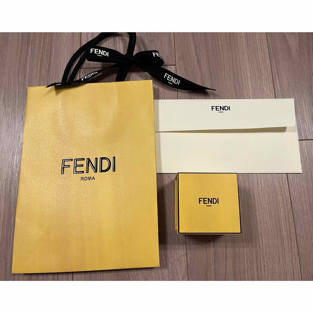 FENDI(フェンディ)のFENDIフェンディ☆ オーロック ピアス　ゴールドカラー　ラインストーン レディースのアクセサリー(ピアス)の商品写真