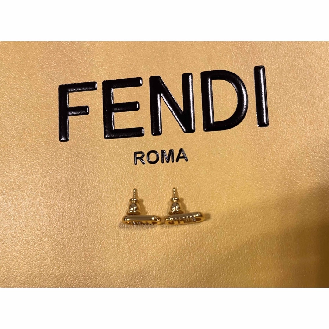 FENDI(フェンディ)のFENDIフェンディ☆ オーロック ピアス　ゴールドカラー　ラインストーン レディースのアクセサリー(ピアス)の商品写真