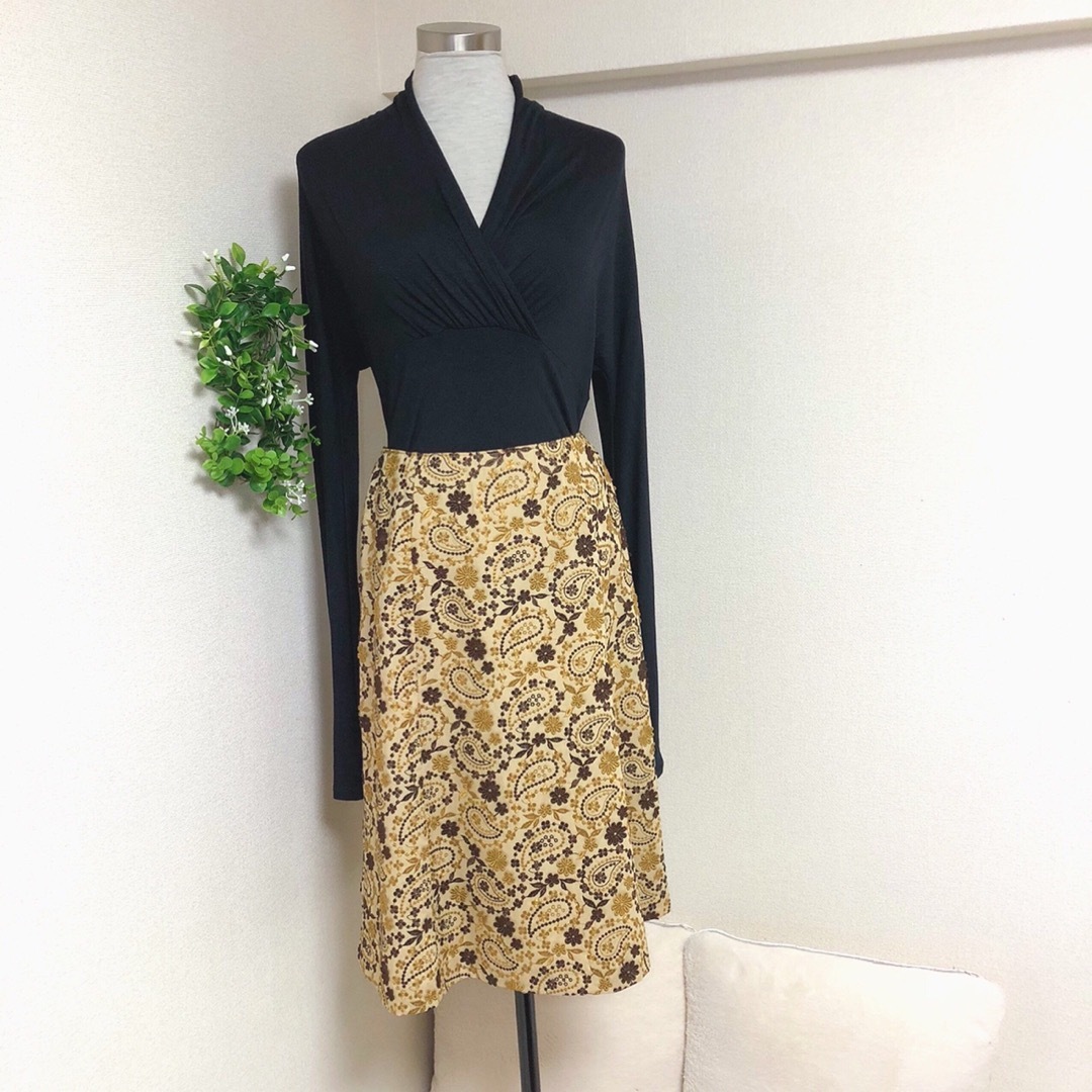 SCAPA(スキャパ)のSCAPAスキャパの美しいペイズリー刺繍のスカート38 レディースのスカート(ひざ丈スカート)の商品写真