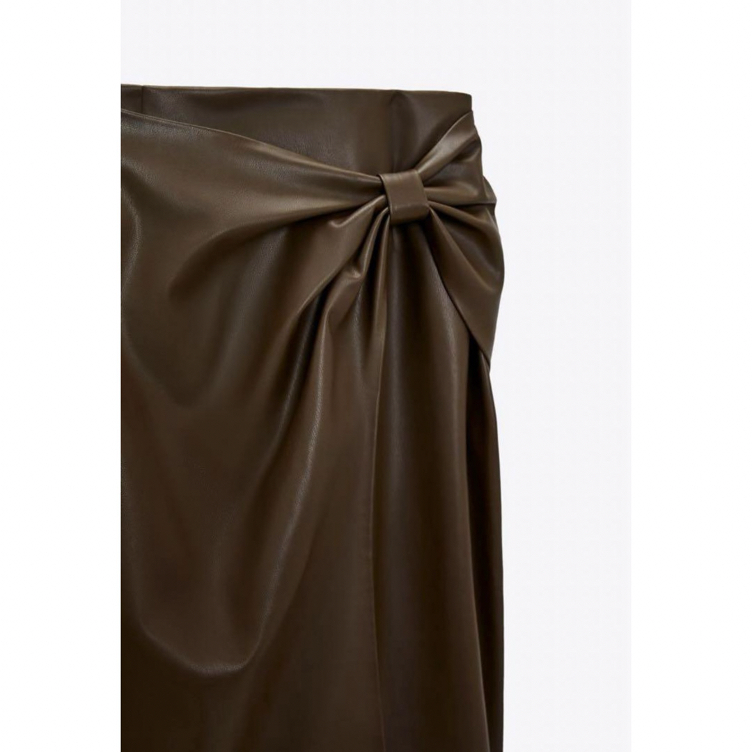 ZARA(ザラ)のリボンデザインフェイクレザータイトスカート　ZARA レディースのスカート(ひざ丈スカート)の商品写真