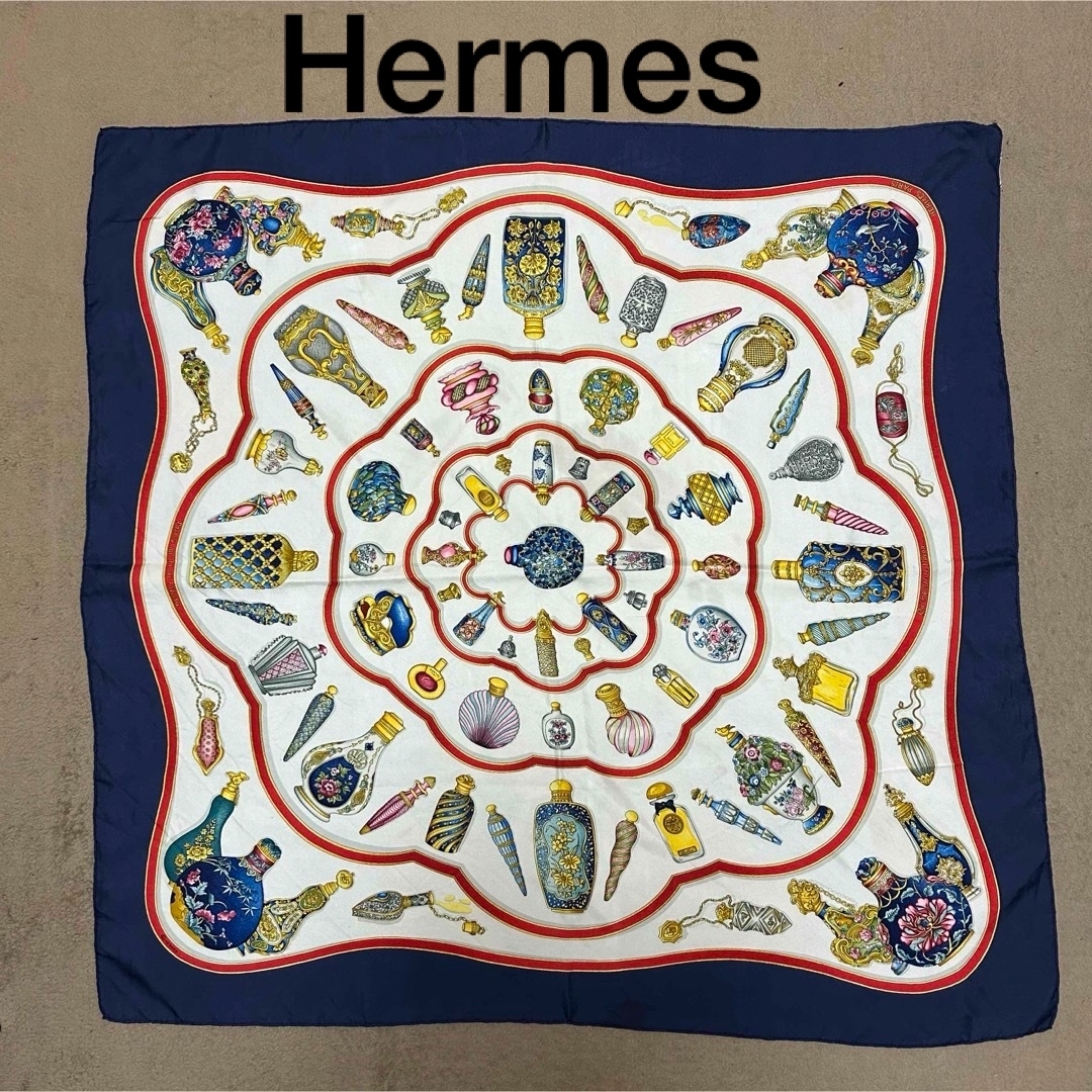 Hermes(エルメス)のHermes エルメス　カレ90 シルク　スカーフ　 香水柄  90s 大判 レディースのファッション小物(バンダナ/スカーフ)の商品写真