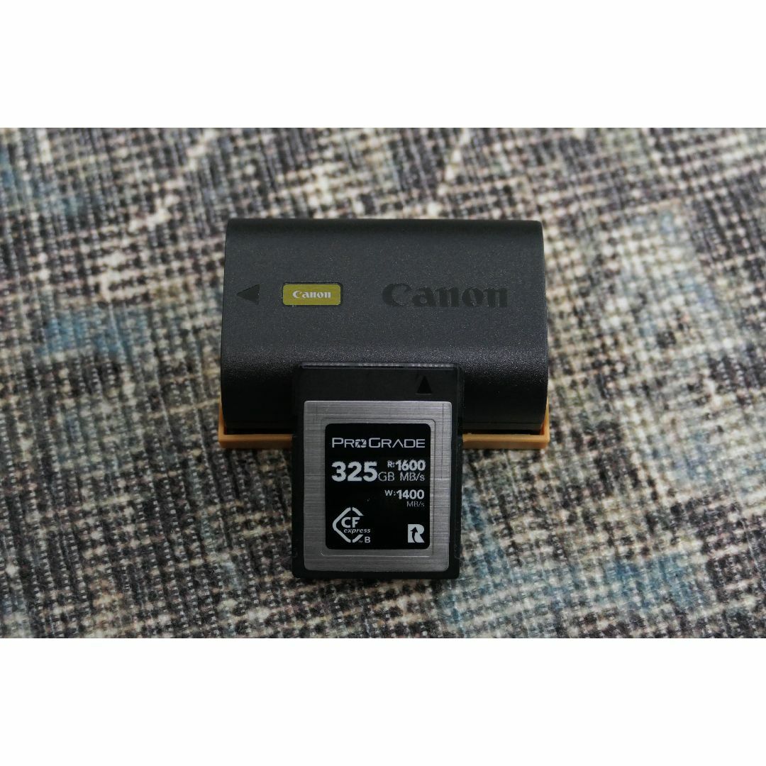 Canon(キヤノン)の【値下・美品】Canon EOS R5 + おまけ スマホ/家電/カメラのカメラ(デジタル一眼)の商品写真