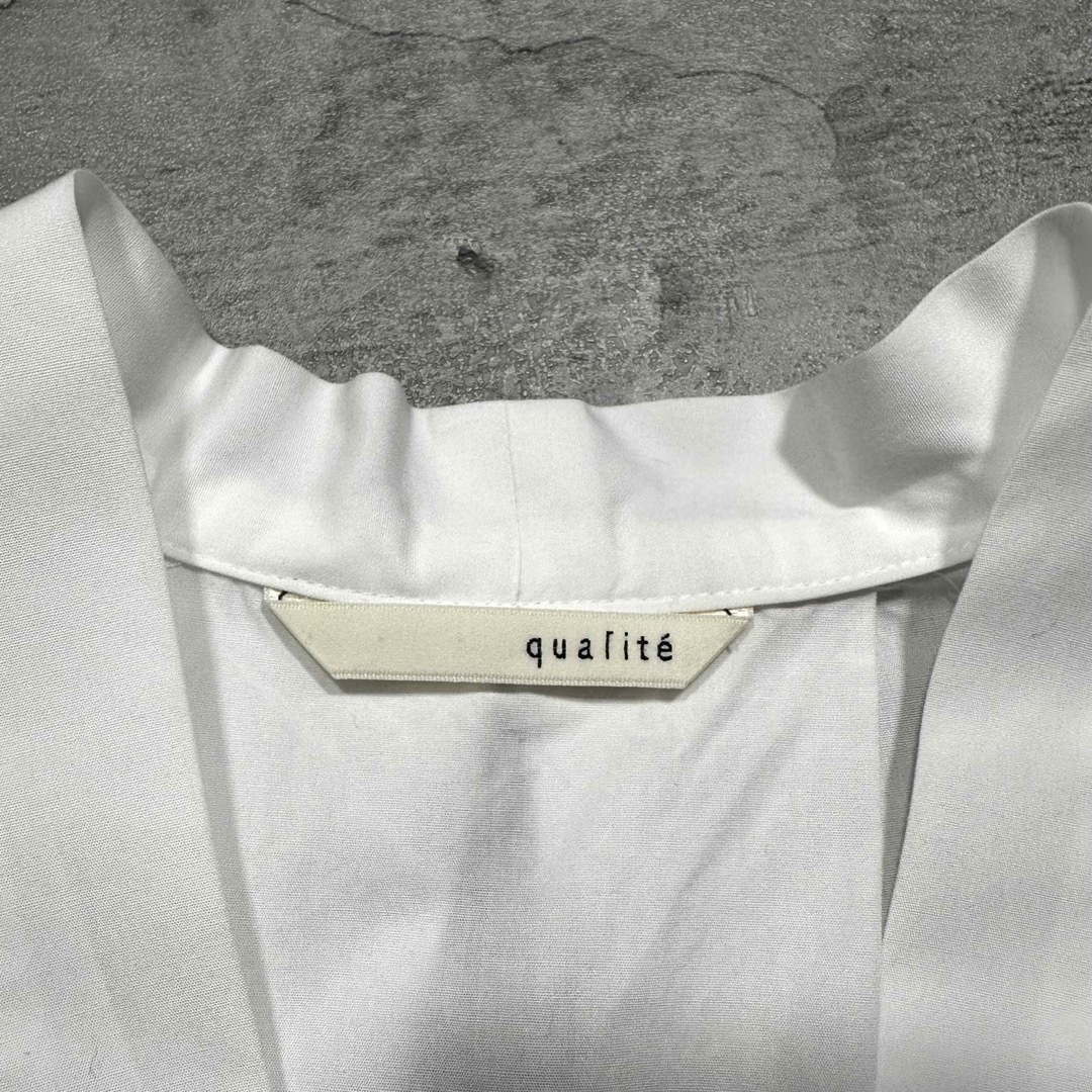 qualite(カリテ)のqualite ブラウス レディースのトップス(シャツ/ブラウス(長袖/七分))の商品写真