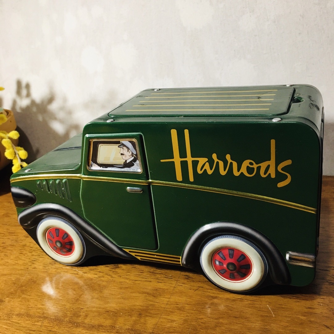 Harrods(ハロッズ)の【希少】Harrods　ハロッズ 　クラシックカー　缶　ヴィンテージ　缶 インテリア/住まい/日用品のキッチン/食器(容器)の商品写真